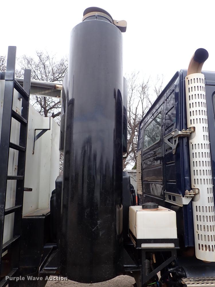 image for item DC1352 2008 Volvo VHD hydrovac truck