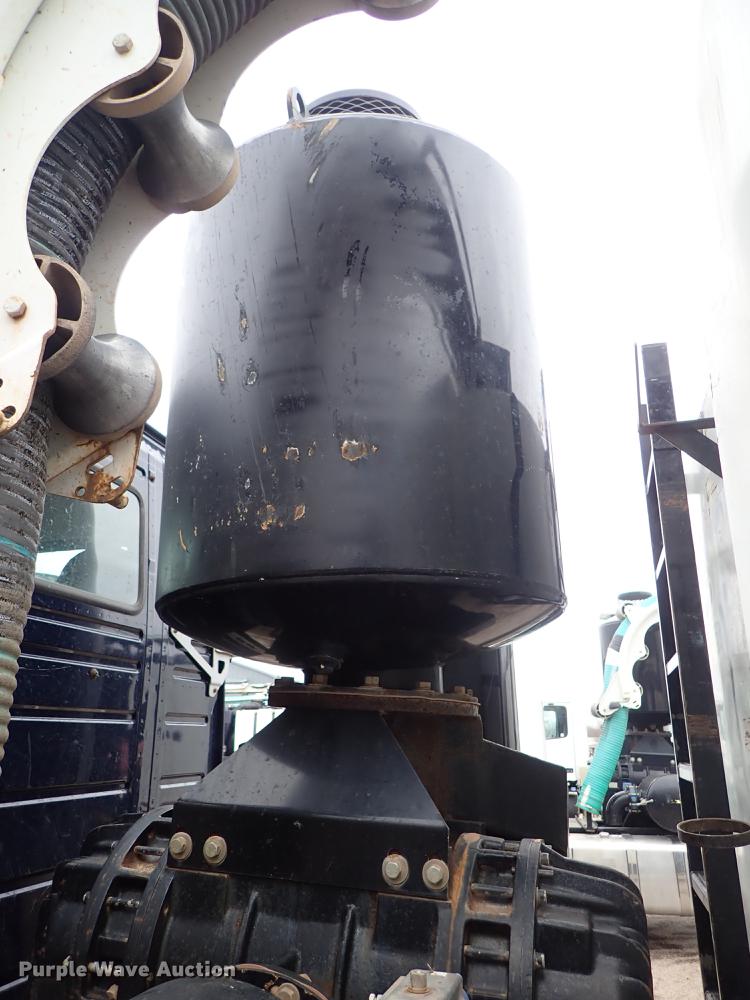 image for item DC1352 2008 Volvo VHD hydrovac truck