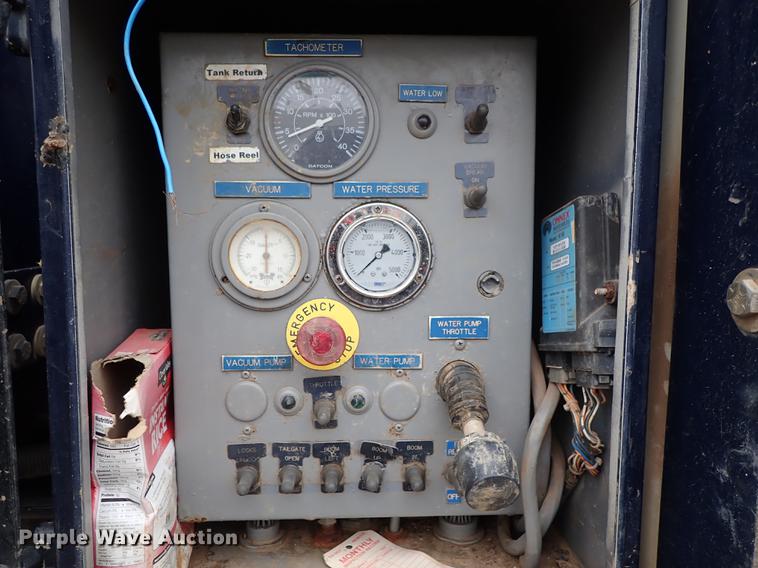 image for item DC1352 2008 Volvo VHD hydrovac truck