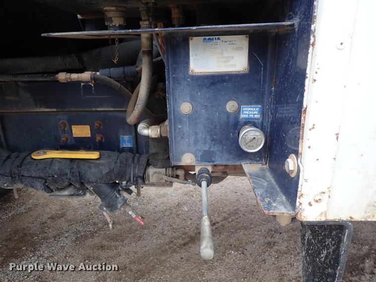 image for item DC1352 2008 Volvo VHD hydrovac truck