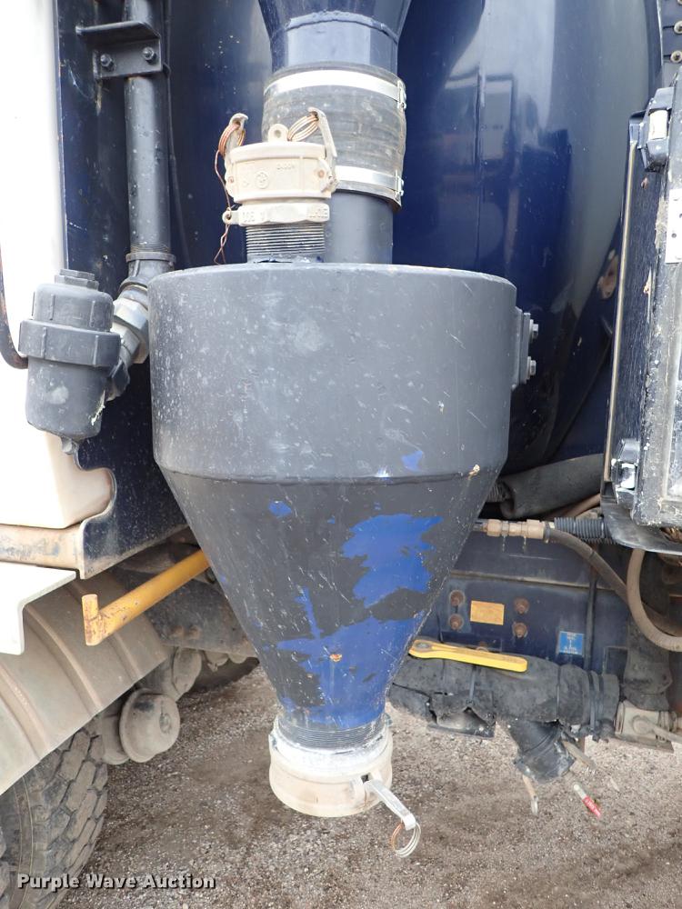 image for item DC1352 2008 Volvo VHD hydrovac truck