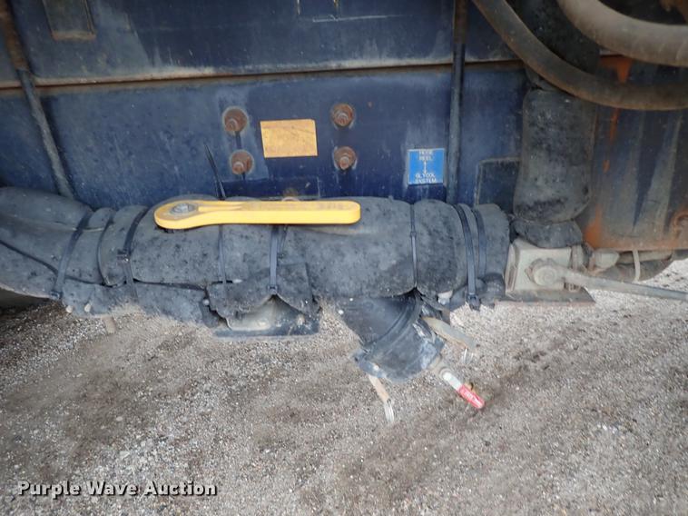 image for item DC1352 2008 Volvo VHD hydrovac truck