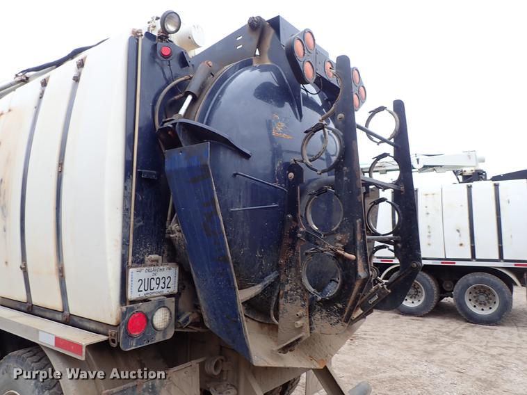 image for item DC1352 2008 Volvo VHD hydrovac truck