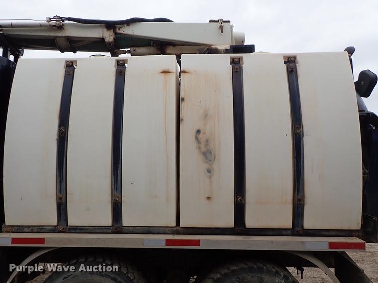 image for item DC1352 2008 Volvo VHD hydrovac truck