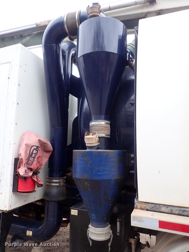 image for item DC1352 2008 Volvo VHD hydrovac truck