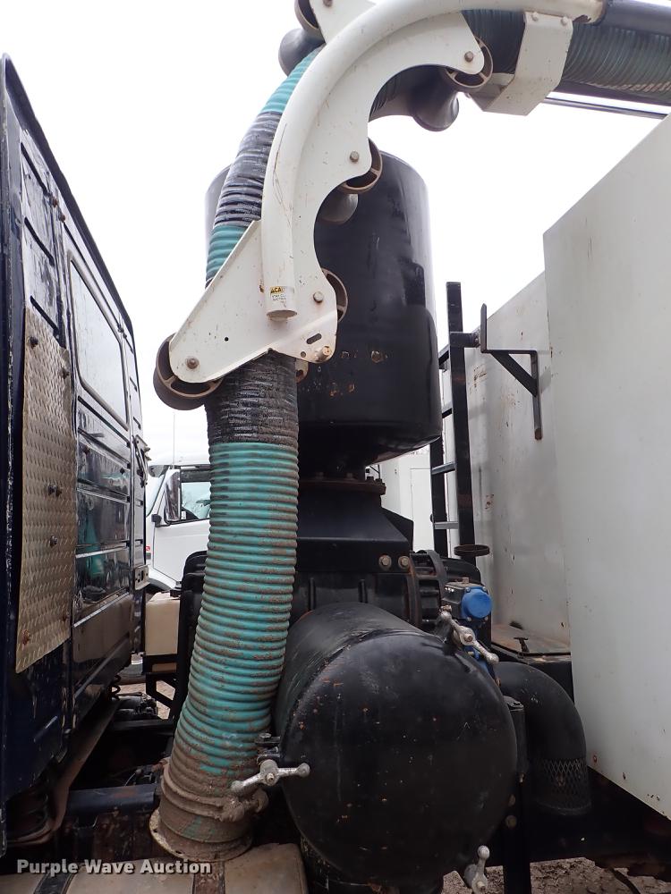 image for item DC1352 2008 Volvo VHD hydrovac truck