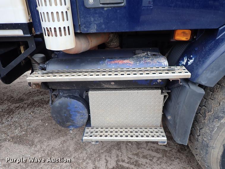 image for item DC1352 2008 Volvo VHD hydrovac truck