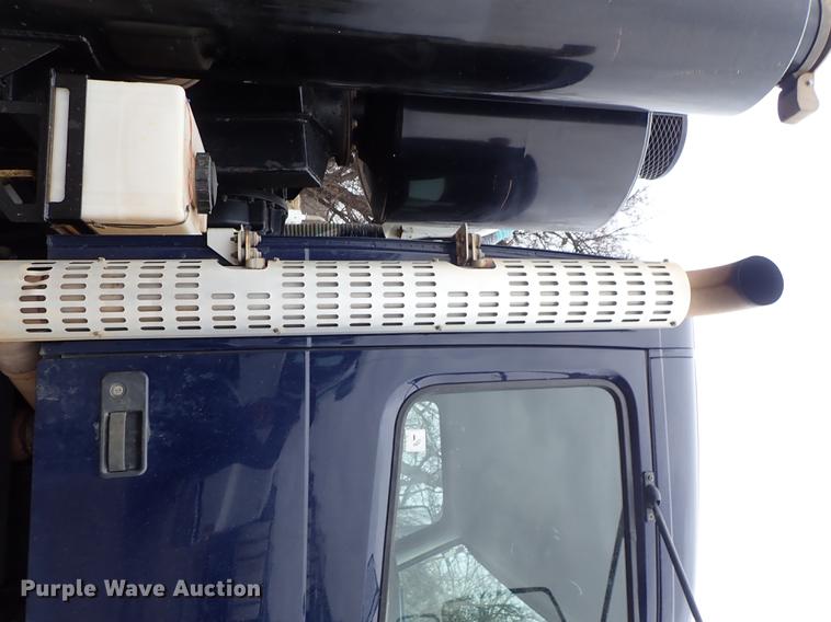 image for item DC1352 2008 Volvo VHD hydrovac truck