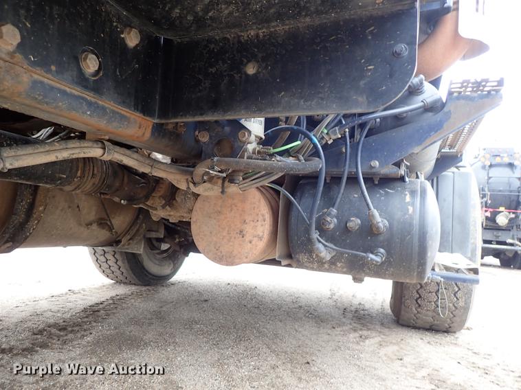 image for item DC1352 2008 Volvo VHD hydrovac truck