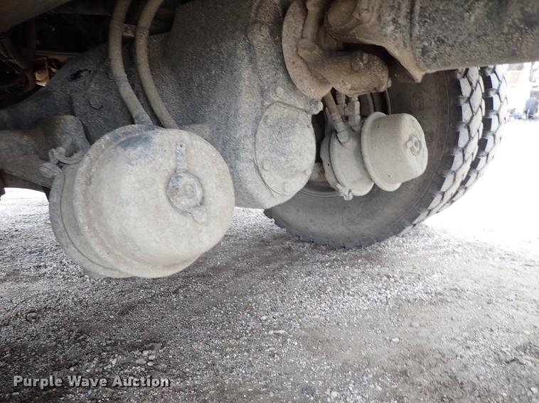 image for item DC1352 2008 Volvo VHD hydrovac truck