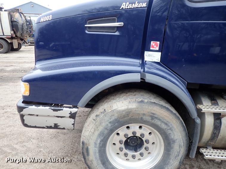 image for item DC1352 2008 Volvo VHD hydrovac truck