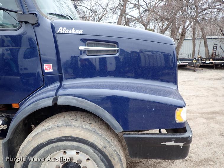 image for item DC1352 2008 Volvo VHD hydrovac truck