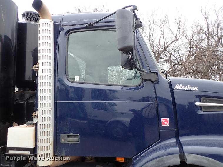 image for item DC1352 2008 Volvo VHD hydrovac truck
