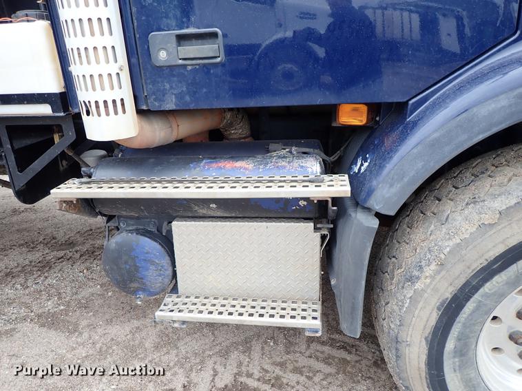 image for item DC1352 2008 Volvo VHD hydrovac truck