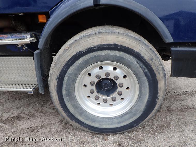 image for item DC1352 2008 Volvo VHD hydrovac truck