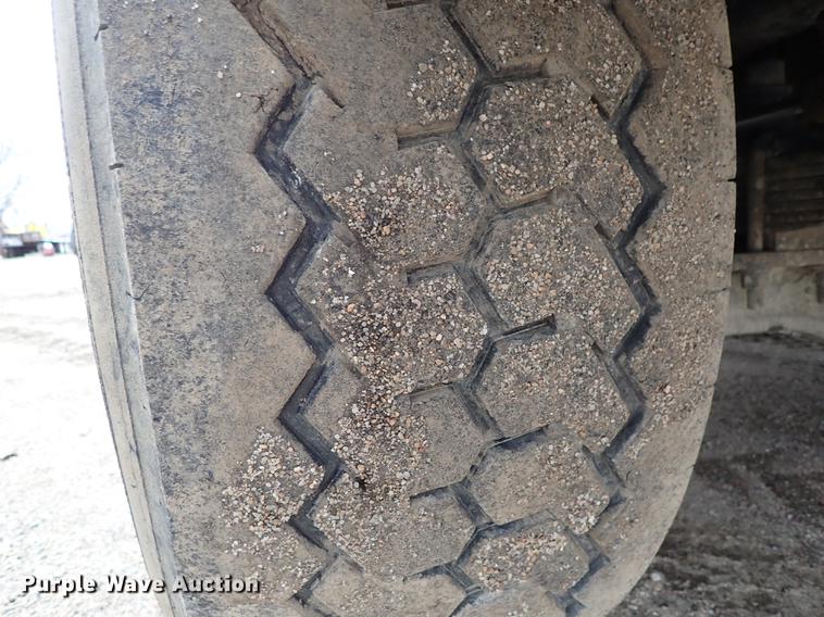 image for item DC1352 2008 Volvo VHD hydrovac truck