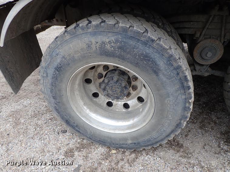 image for item DC1352 2008 Volvo VHD hydrovac truck