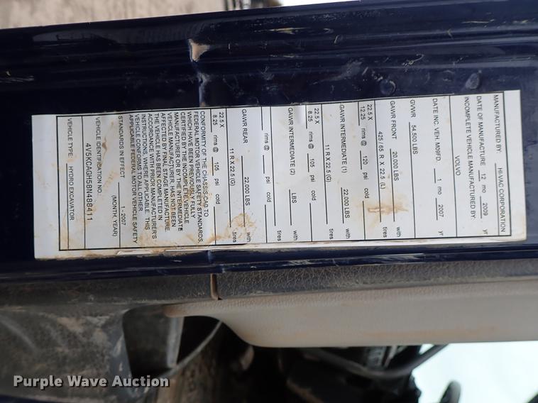 image for item DC1352 2008 Volvo VHD hydrovac truck