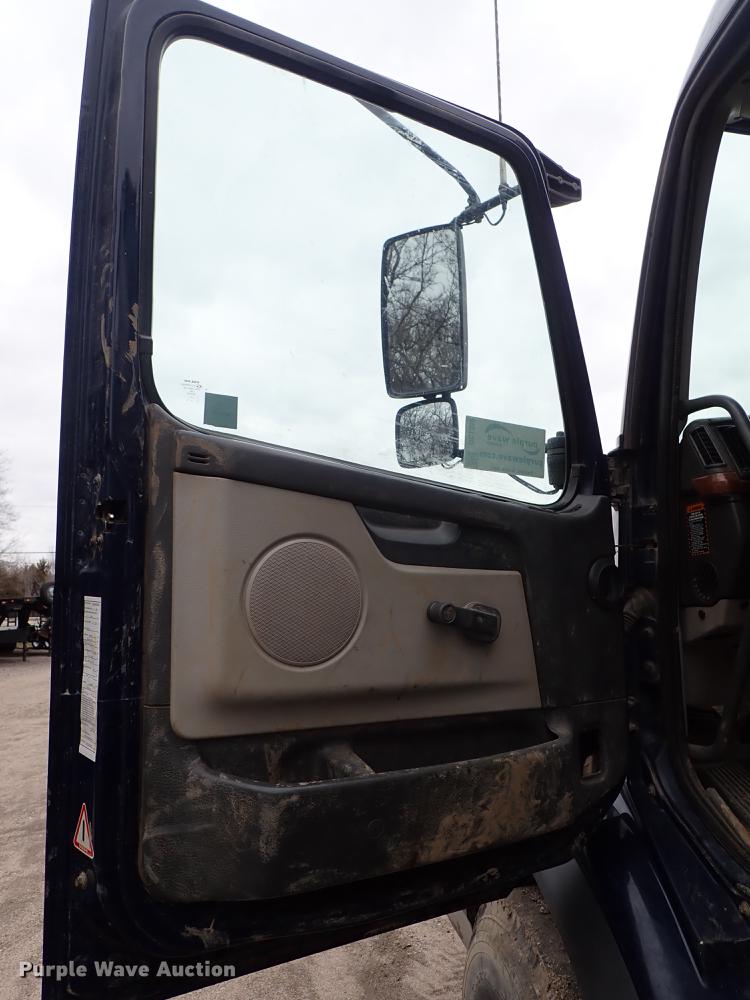 image for item DC1352 2008 Volvo VHD hydrovac truck