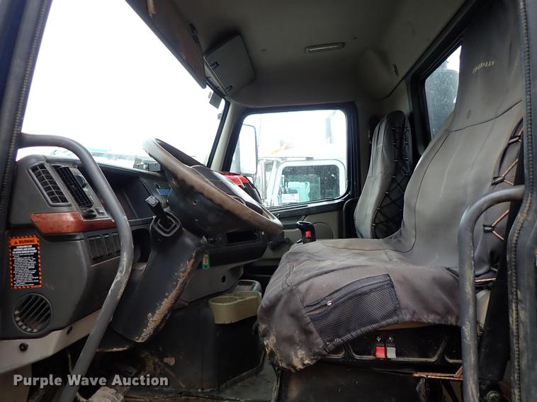 image for item DC1352 2008 Volvo VHD hydrovac truck