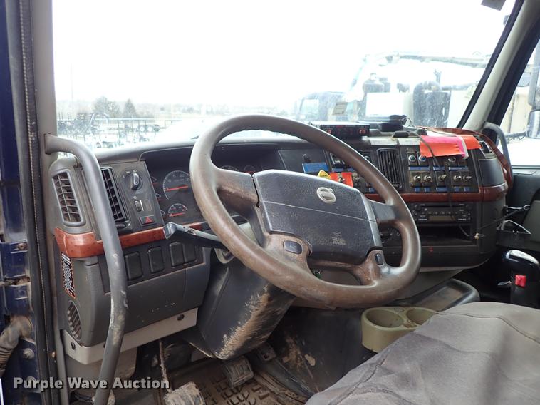 image for item DC1352 2008 Volvo VHD hydrovac truck