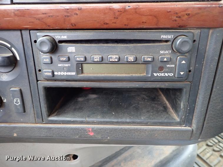 image for item DC1352 2008 Volvo VHD hydrovac truck