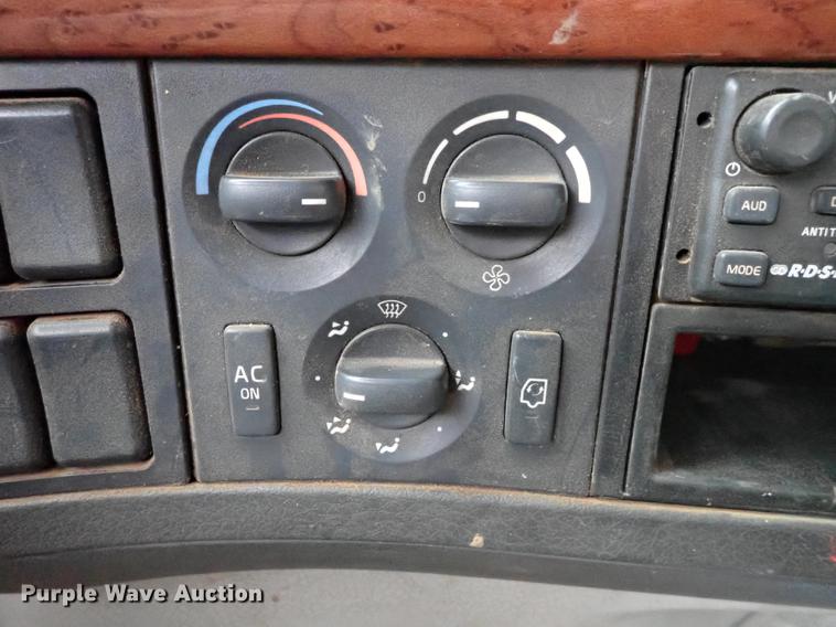 image for item DC1352 2008 Volvo VHD hydrovac truck