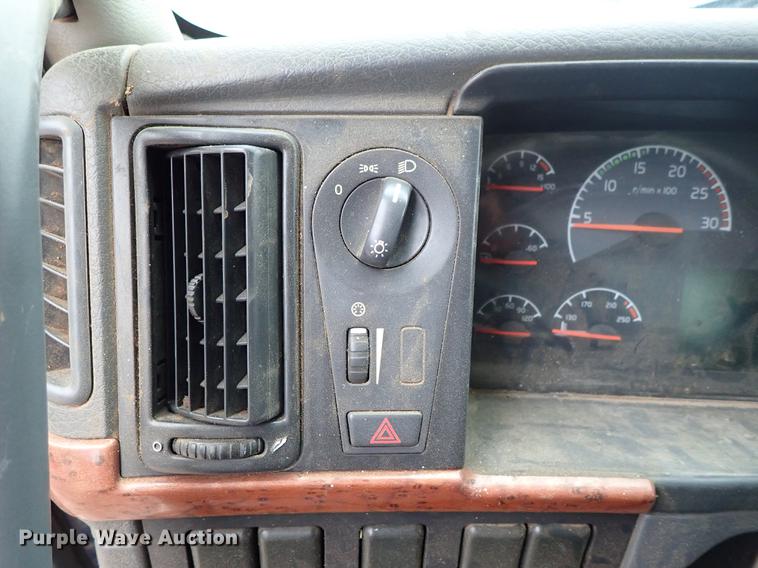 image for item DC1352 2008 Volvo VHD hydrovac truck