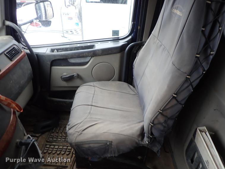 image for item DC1352 2008 Volvo VHD hydrovac truck