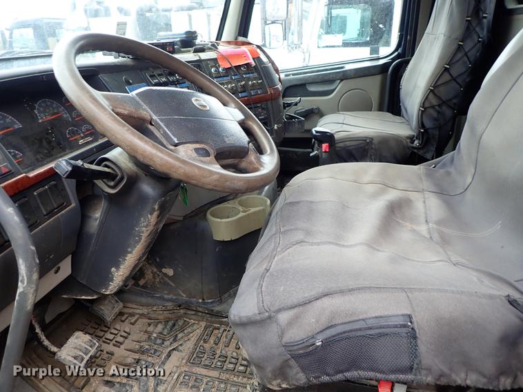 image for item DC1352 2008 Volvo VHD hydrovac truck