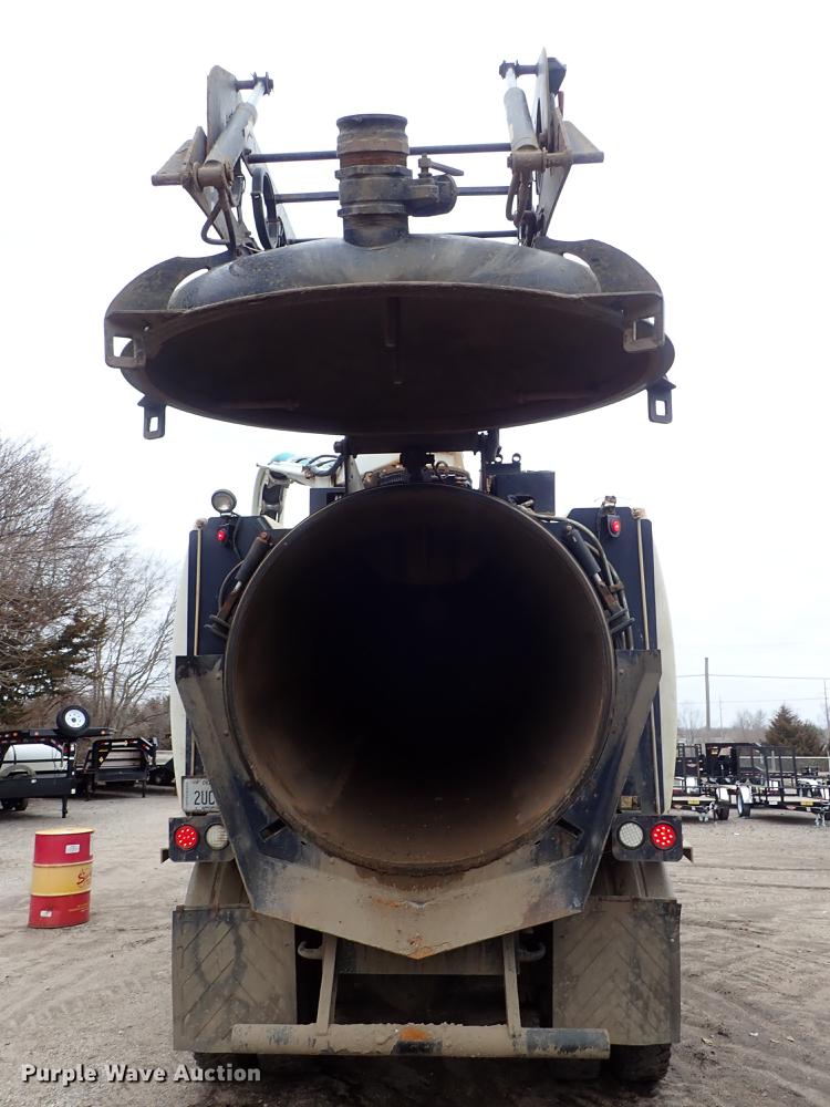 image for item DC1352 2008 Volvo VHD hydrovac truck