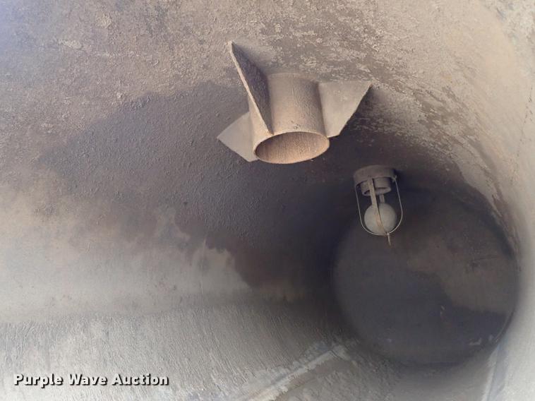 image for item DC1352 2008 Volvo VHD hydrovac truck