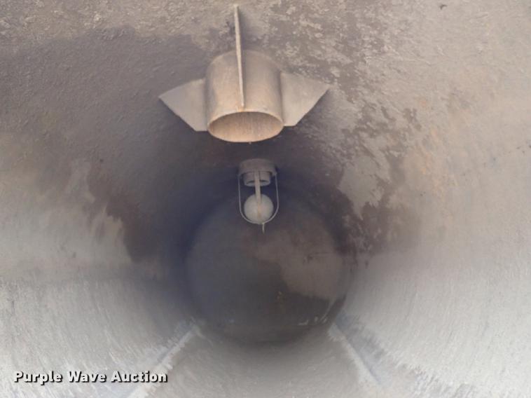 image for item DC1352 2008 Volvo VHD hydrovac truck