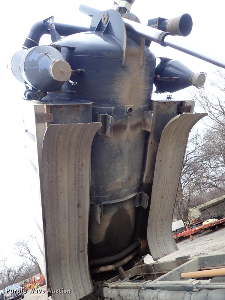 image for item DC1352 2008 Volvo VHD hydrovac truck