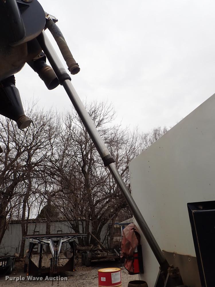 image for item DC1352 2008 Volvo VHD hydrovac truck