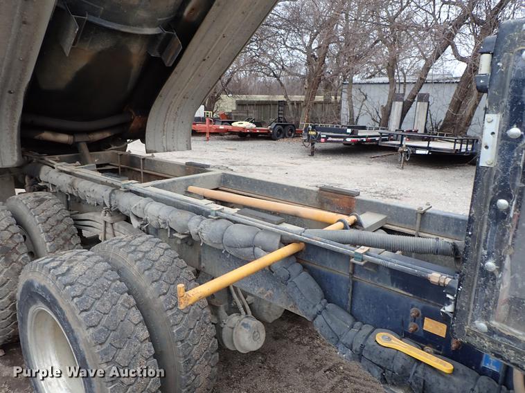 image for item DC1352 2008 Volvo VHD hydrovac truck