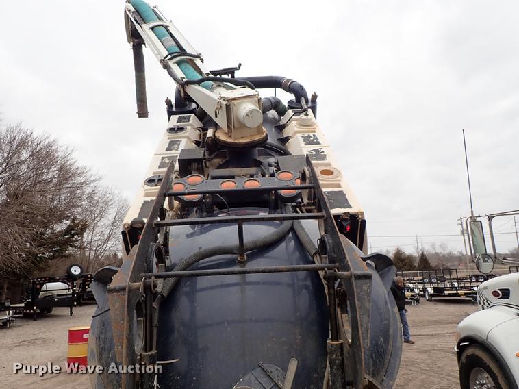 image for item DC1352 2008 Volvo VHD hydrovac truck