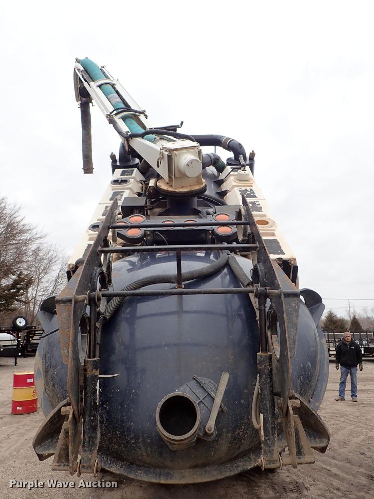 image for item DC1352 2008 Volvo VHD hydrovac truck