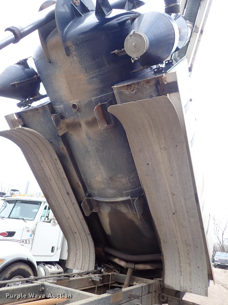 image for item DC1352 2008 Volvo VHD hydrovac truck