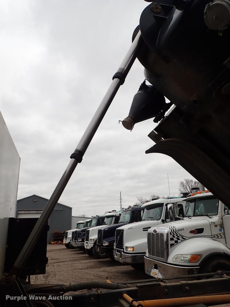 image for item DC1352 2008 Volvo VHD hydrovac truck