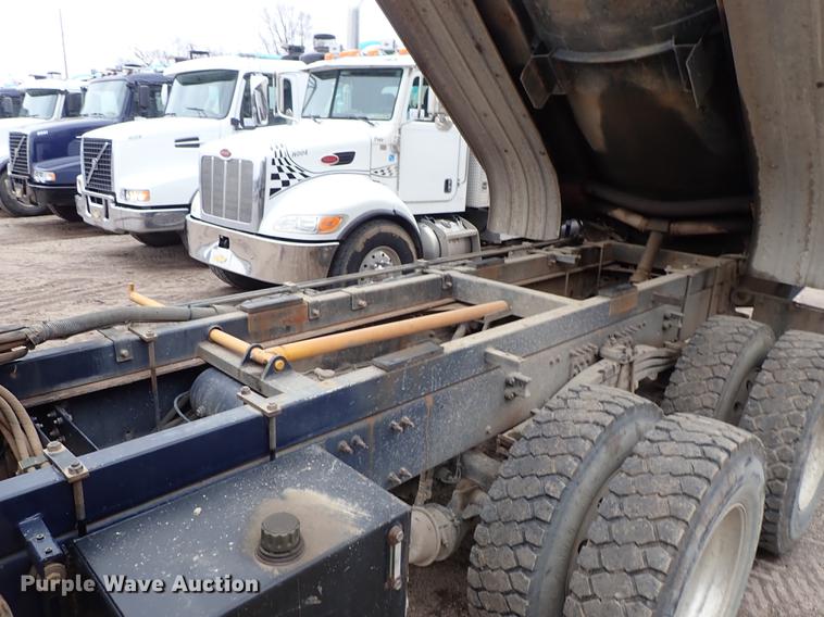 image for item DC1352 2008 Volvo VHD hydrovac truck