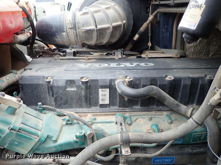 image for item DC1352 2008 Volvo VHD hydrovac truck