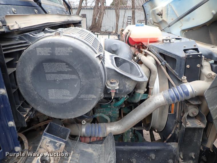 image for item DC1352 2008 Volvo VHD hydrovac truck