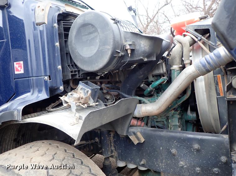 image for item DC1352 2008 Volvo VHD hydrovac truck