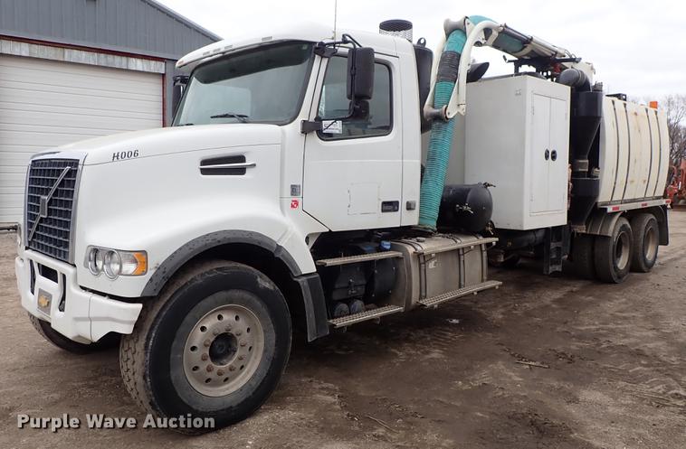image for item DC1353 2011 Volvo VHD hydrovac truck