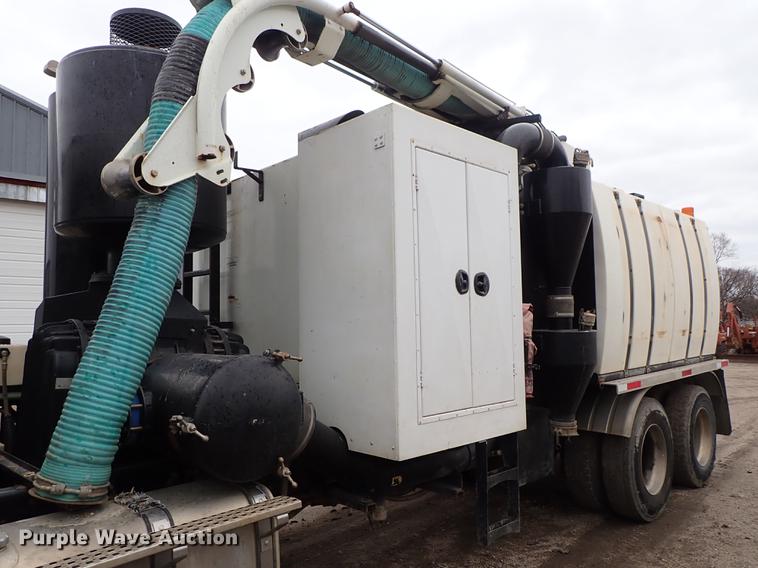 image for item DC1353 2011 Volvo VHD hydrovac truck