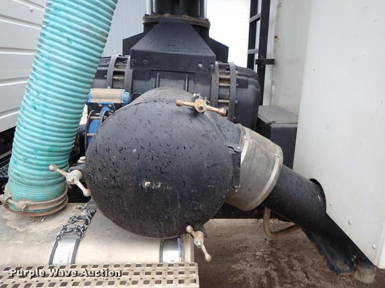 image for item DC1353 2011 Volvo VHD hydrovac truck