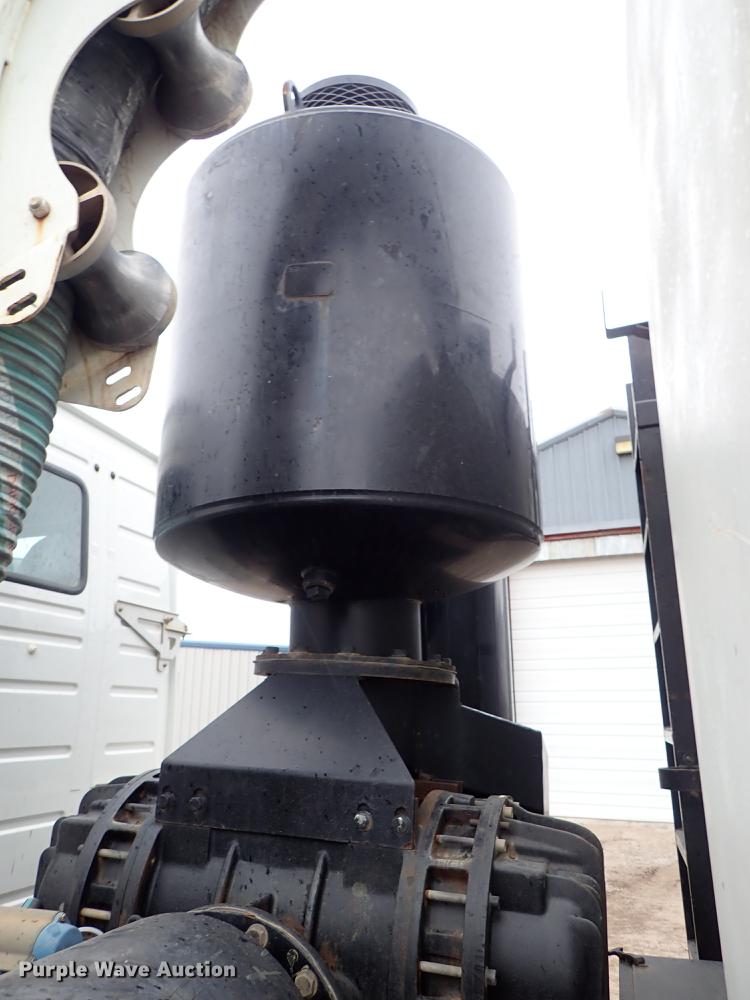 image for item DC1353 2011 Volvo VHD hydrovac truck