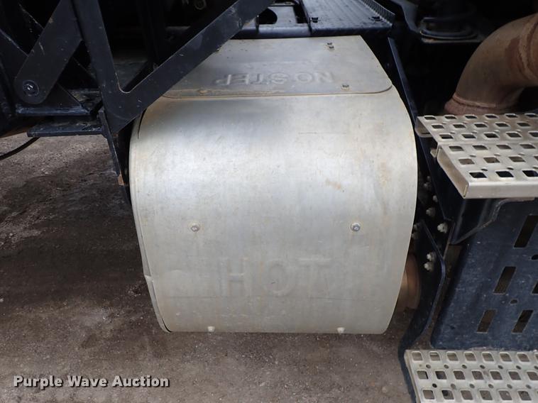 image for item DC1353 2011 Volvo VHD hydrovac truck