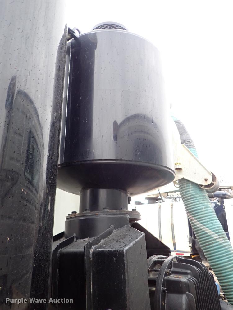 image for item DC1353 2011 Volvo VHD hydrovac truck